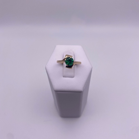 10k yellow gold synthetic emerald ring
